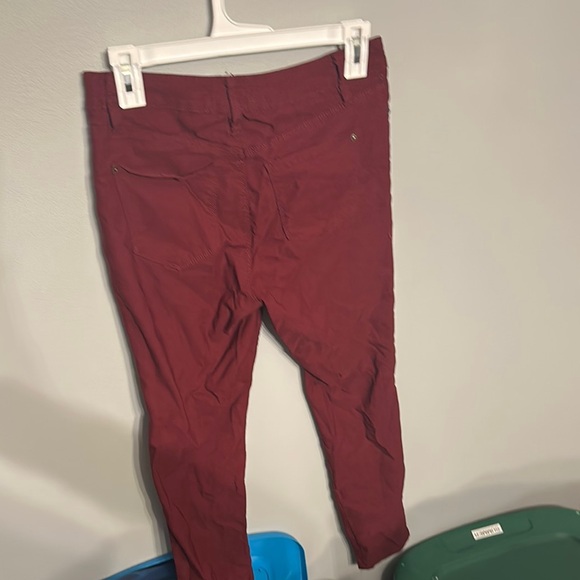 YMI Women's Burgundy/Wine Skinny Pants Size Medium - Picture 2 of 4